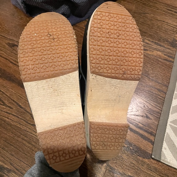 Lotta Classic Elsa Clogs with Wide Buckle - Picture 14 of 15